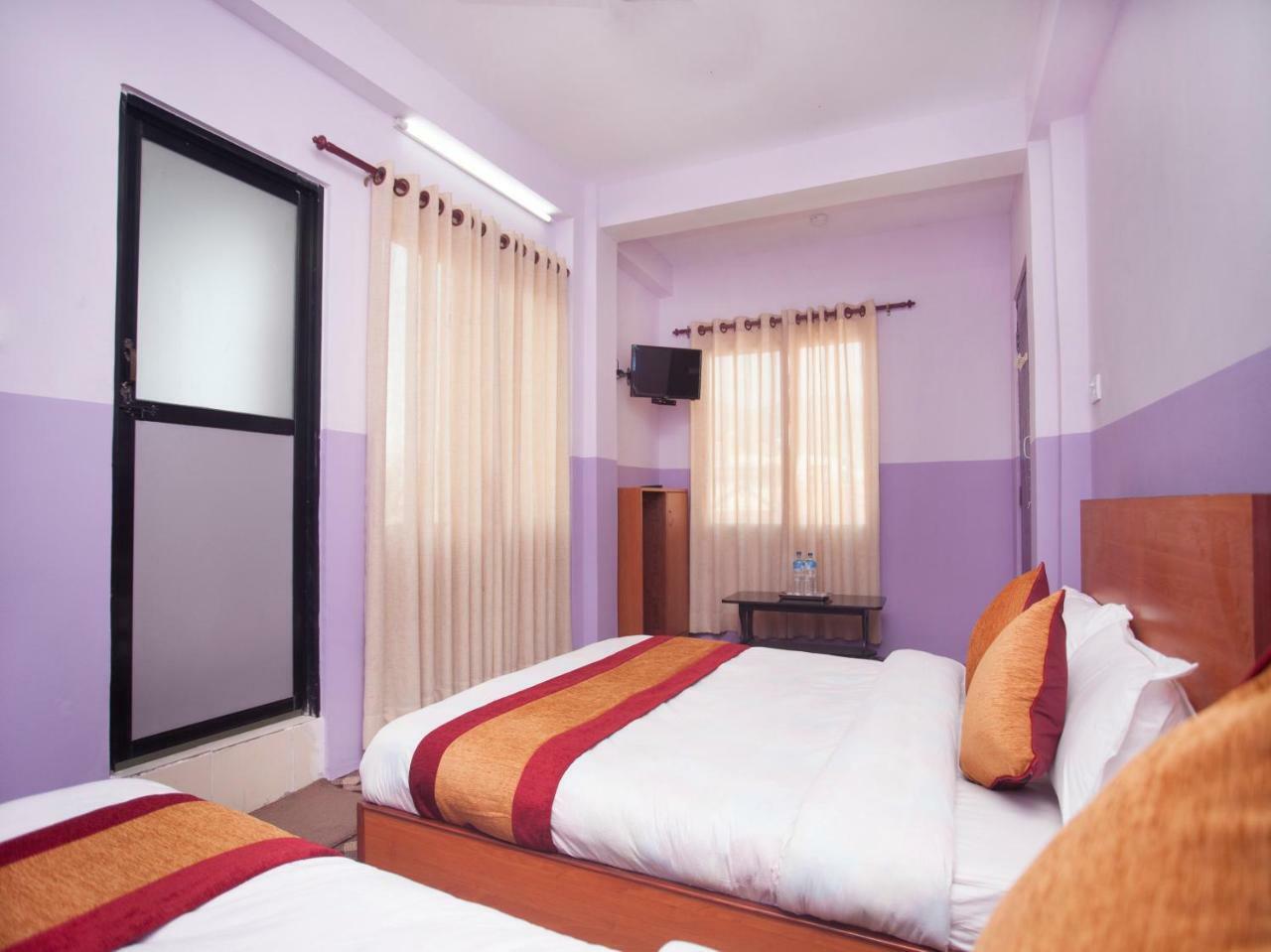 Oyo 341 Hotel Kusum Kohinoore Tokha Exteriér fotografie